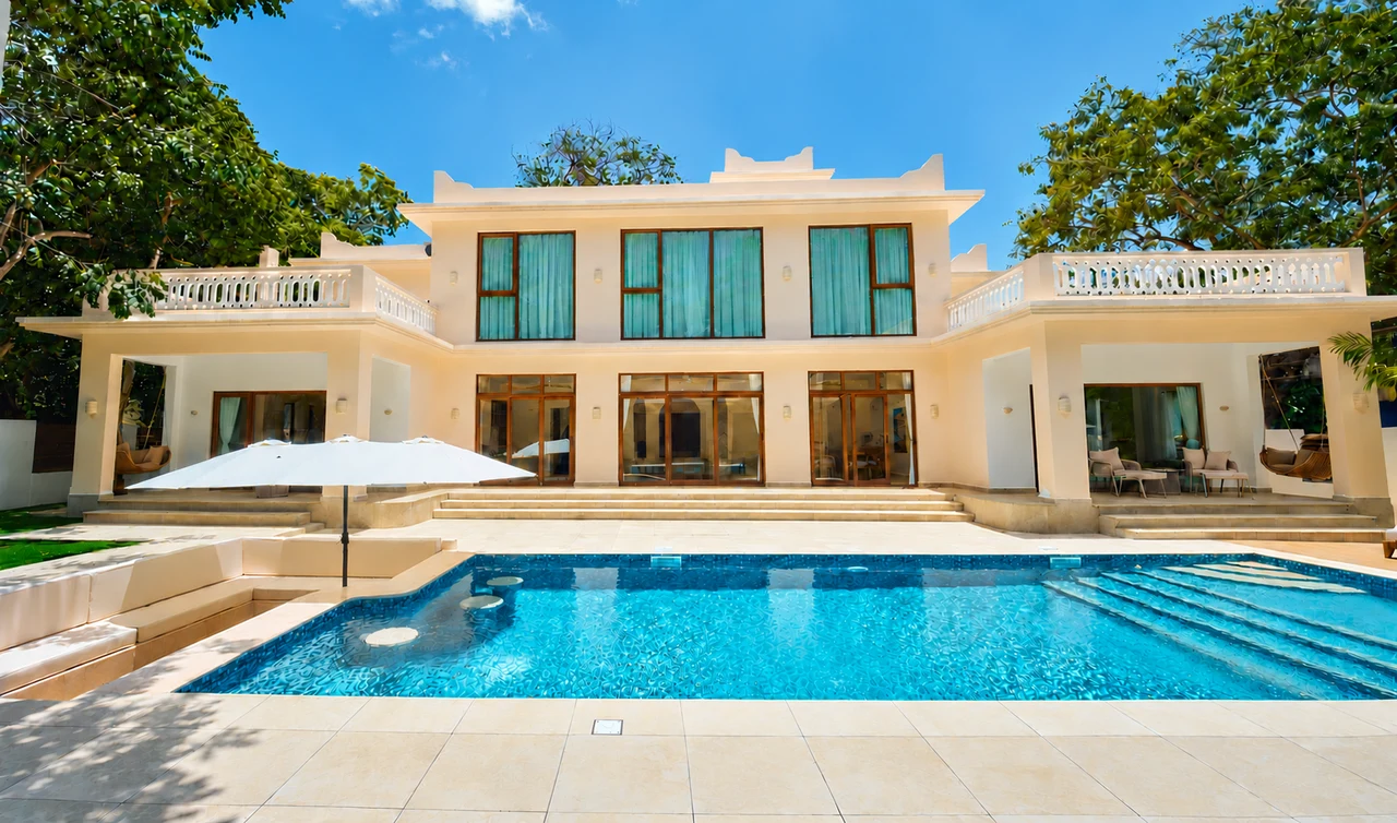 The villa and its private pool